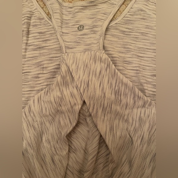 Lululemon Essential Tank in Tiger Space Dye Hail White women’s size 10 - Picture 3 of 10